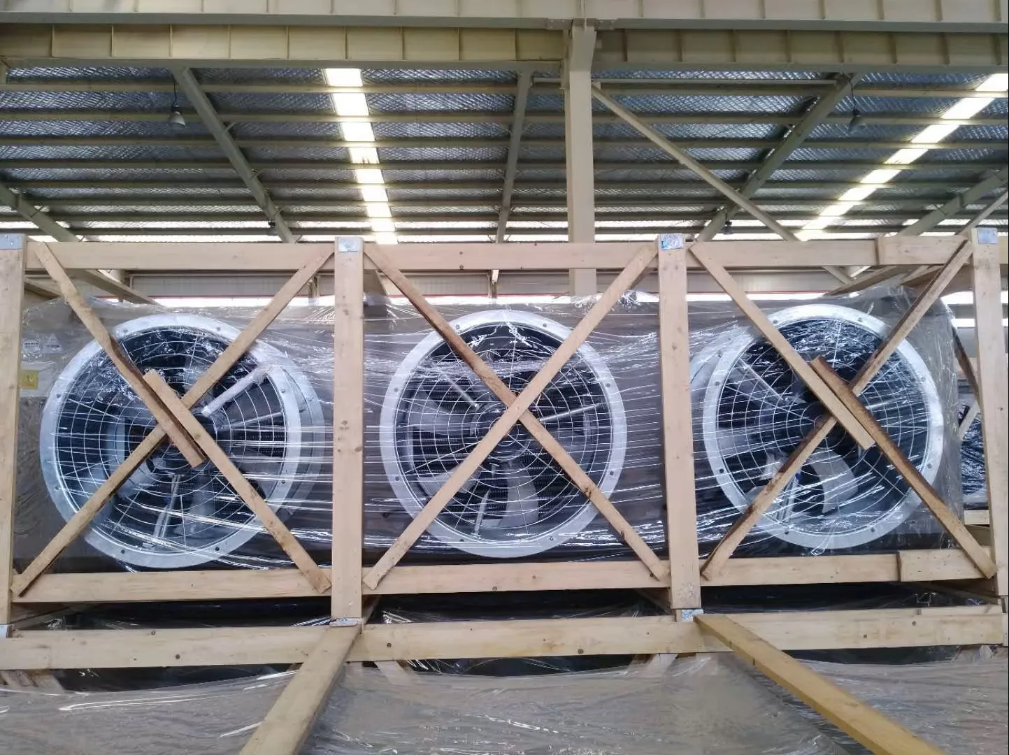 Side-blowing design air cooler for cold room refrigeration