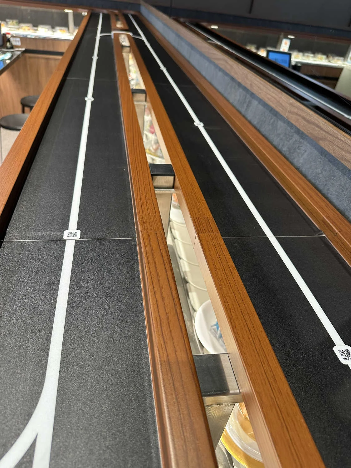 Intelligent Track Change Sushi Bar Running Machine Conveyor Belt  With Food Delivery Robot