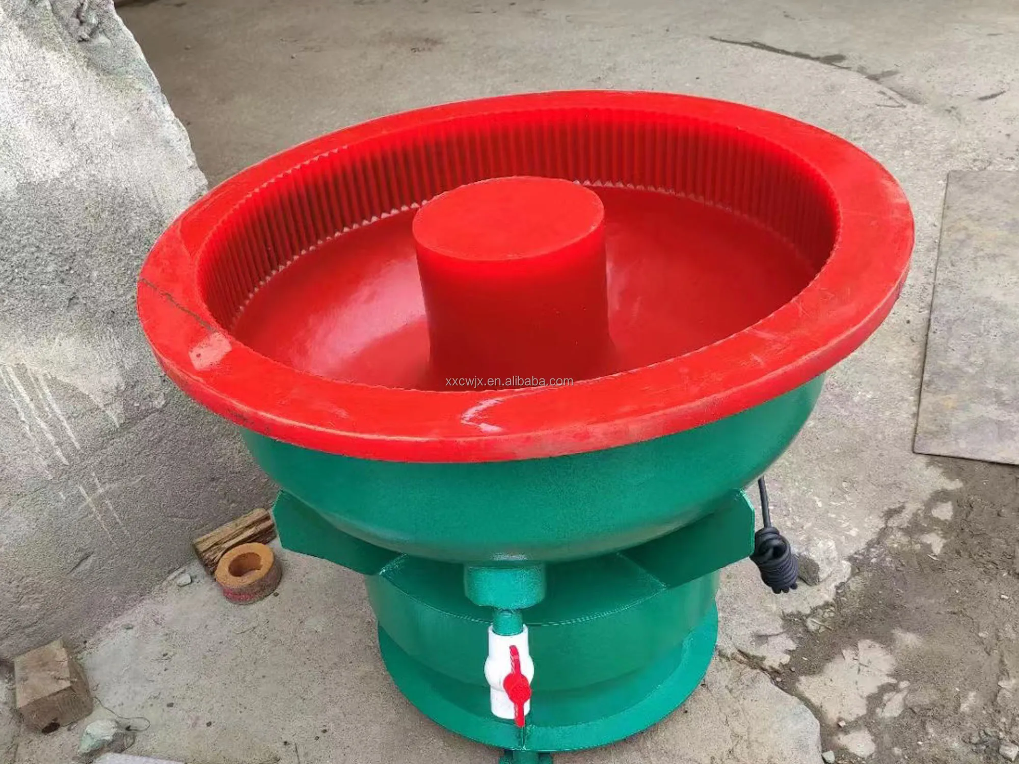 Customizable Size Parts Fine Surface Deburring Polishing Vibration Grinding Tumbler Finishing Vibratory Polishing Machine