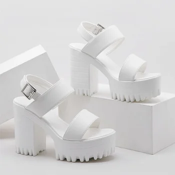 Modern White Chunky Platform Sandals with Toothed Sole Design for Trendsetting Women