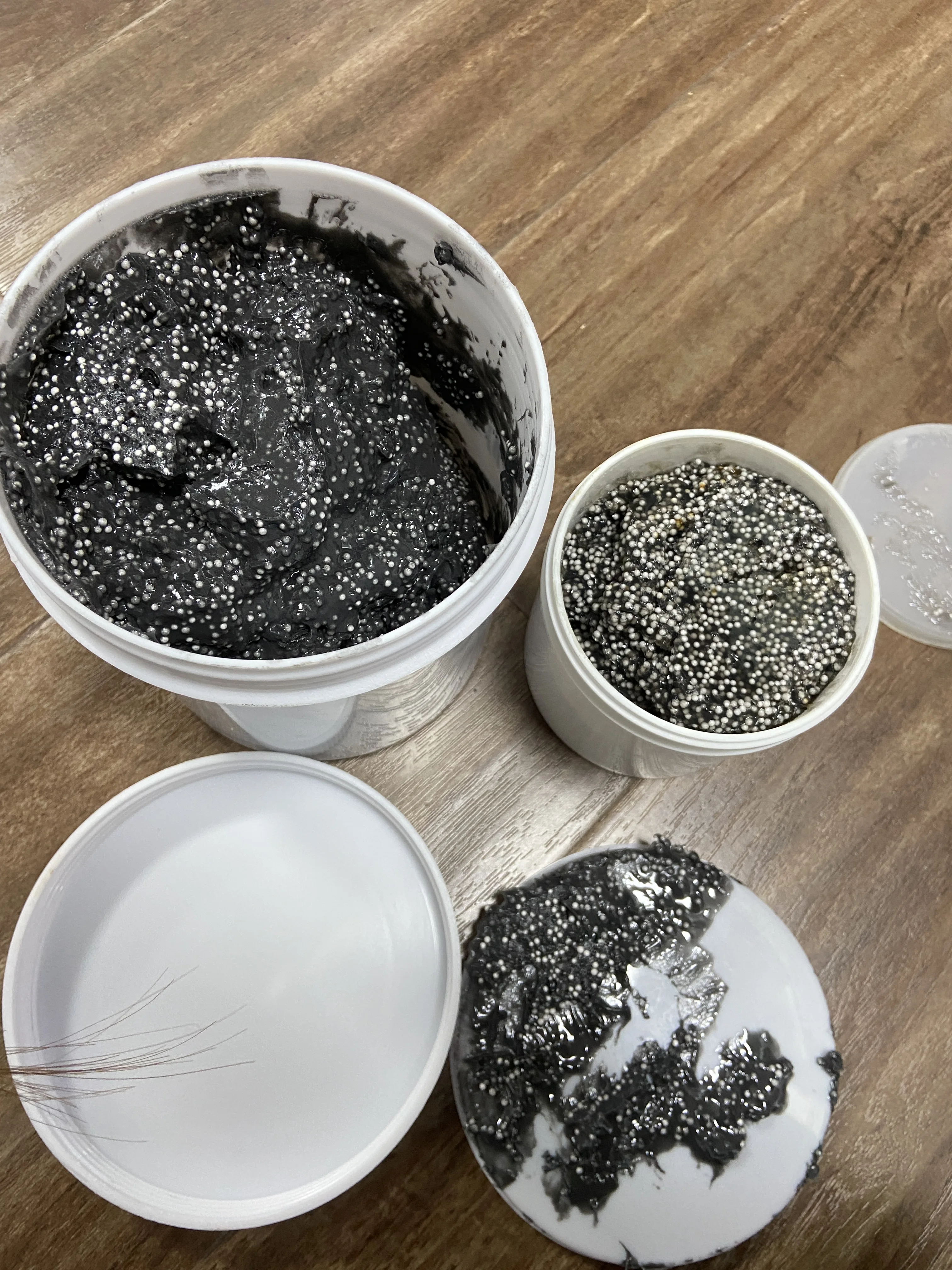 High Performance Backing Compound Resin Wearing Coating Compound Ceramic Beads Epoxy for Backing Wear Metal in One Crushers