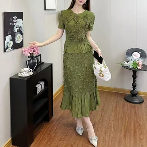 Factory Wholesale Women's Fashion Set Designer Embroidered Short Sleeves and Skirt Suits Miyake Pleated Two-piece Set