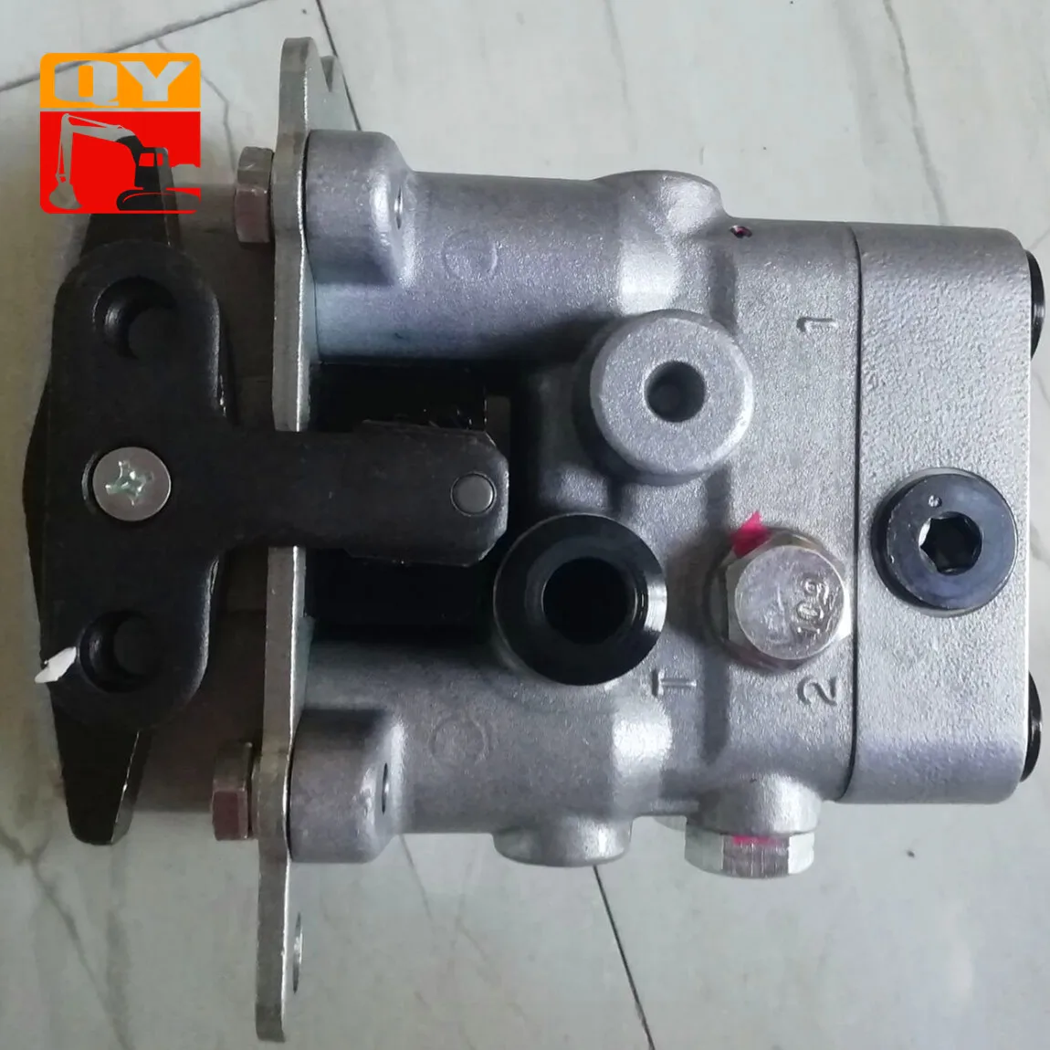 Hydraulic Foot Pedal Valve EXCAVATOR ZX225 - Durable & Flexible