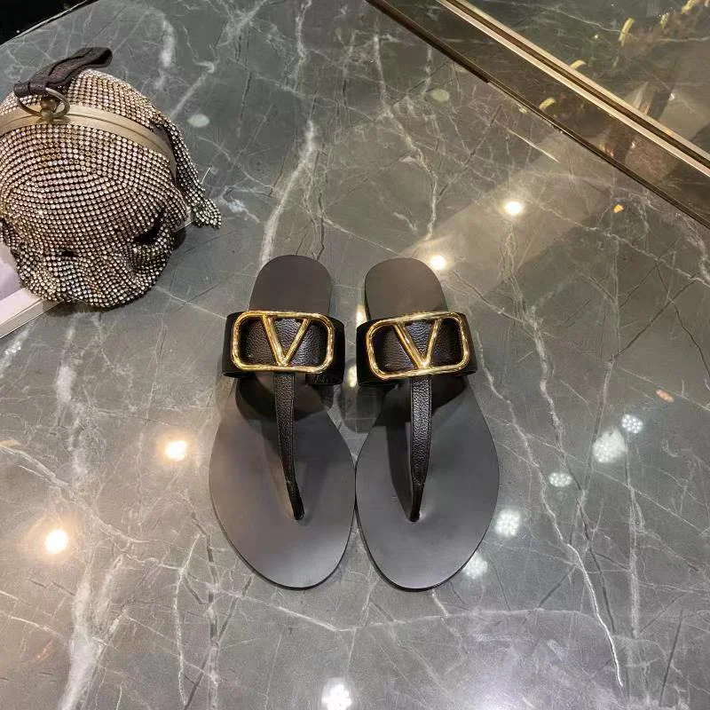 Luxury Rubber Summer Leather Slides Beach Sandals Shoes Designer Flat Flip-Flops  Slipper - China Design Walking Shoes and L V Sneaker for Men Women price