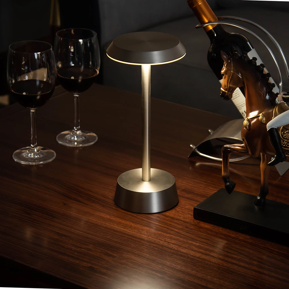 Nordic Cordless Lamp Table Design Hotel Restaurant Metal Rechargeable Led Table Lamp with Charging Base