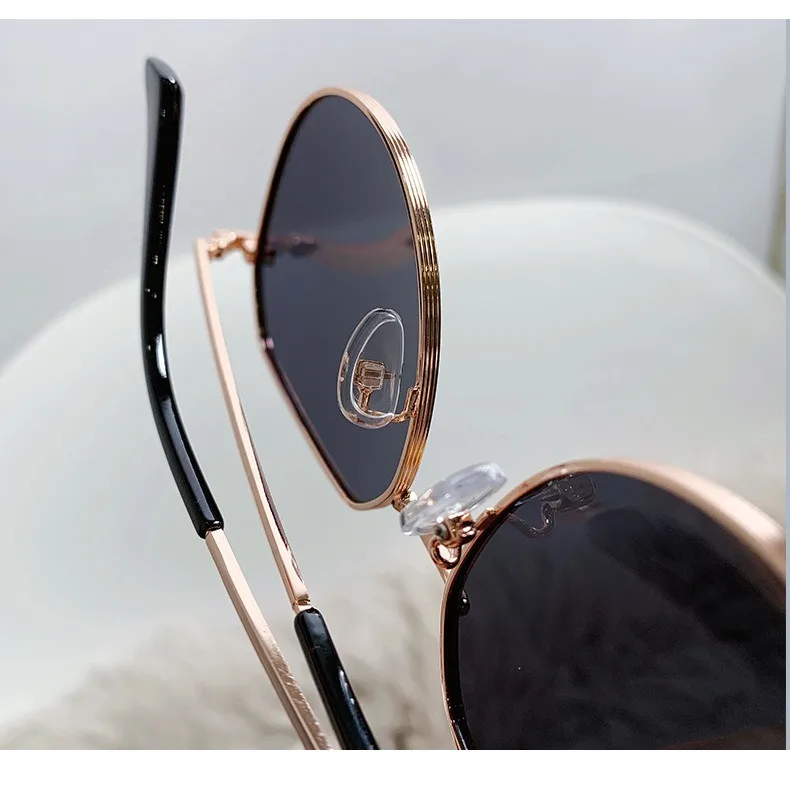 New Fashionable Metal Mens Polarized Sunglasses Uv Protection With Anti-Uv Glasses for Outdoor Driving Activities