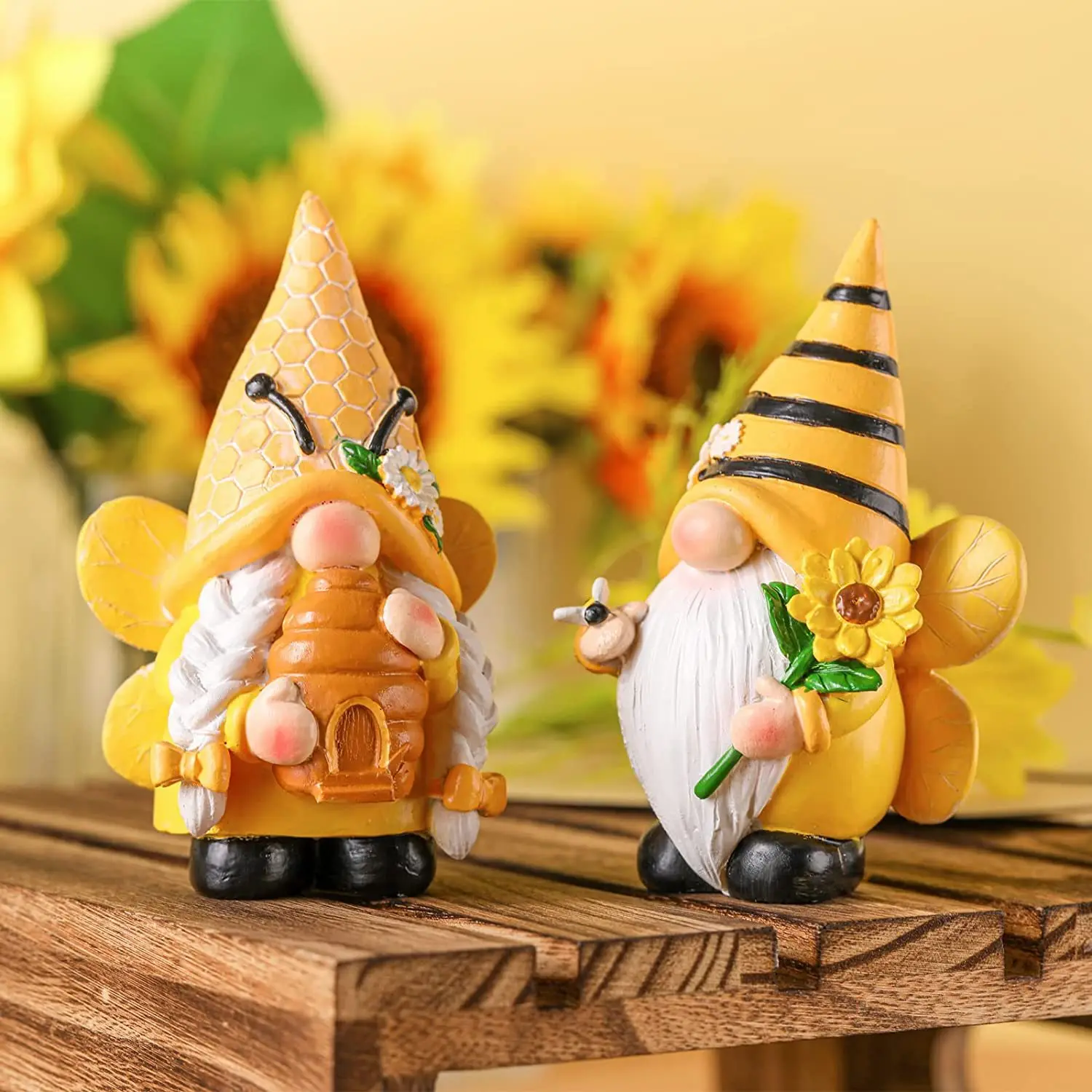 Custom Resin 3d Figurine Mini Gnome Decor Bee Dwarf Coffee Shop Decor Ornament 4.5 Inch Gnome Resin Statue Wholesale