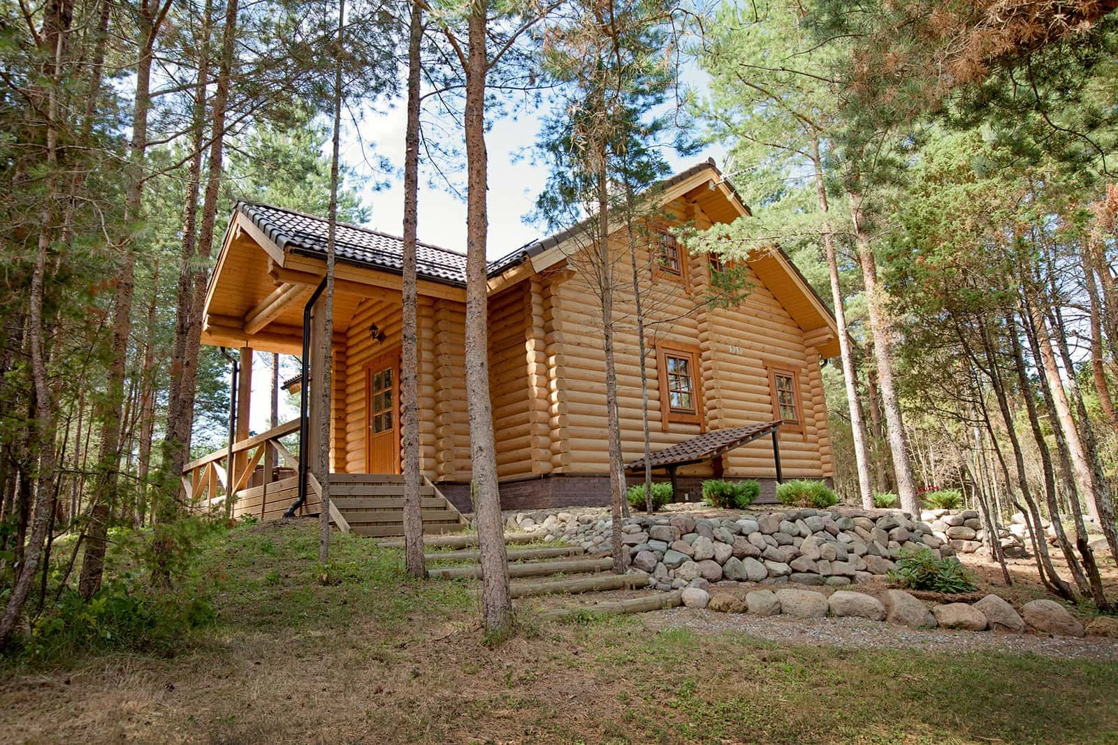 Camp Simple Rural Large Villa Colorful Log CabinGarden Wood Modern Prefab  Log Cabin Leisure Wooden House, image size:1600x1067