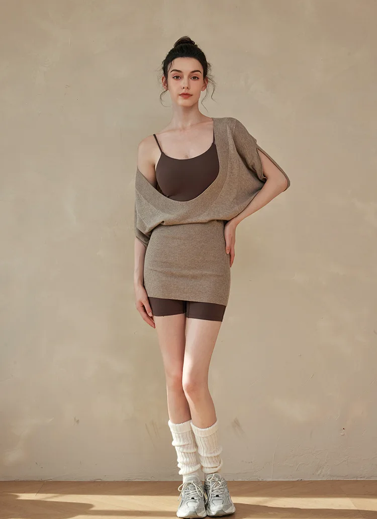 New Relaxed-fit Yoga Blouse for Fitness, Outdoor Workouts, and Gym Running Strength Training. — detail