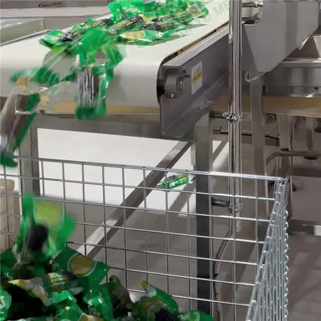 Industrial continuous fresh corn peeling, washing, blanching, air drying, packaging and freezing processing production line