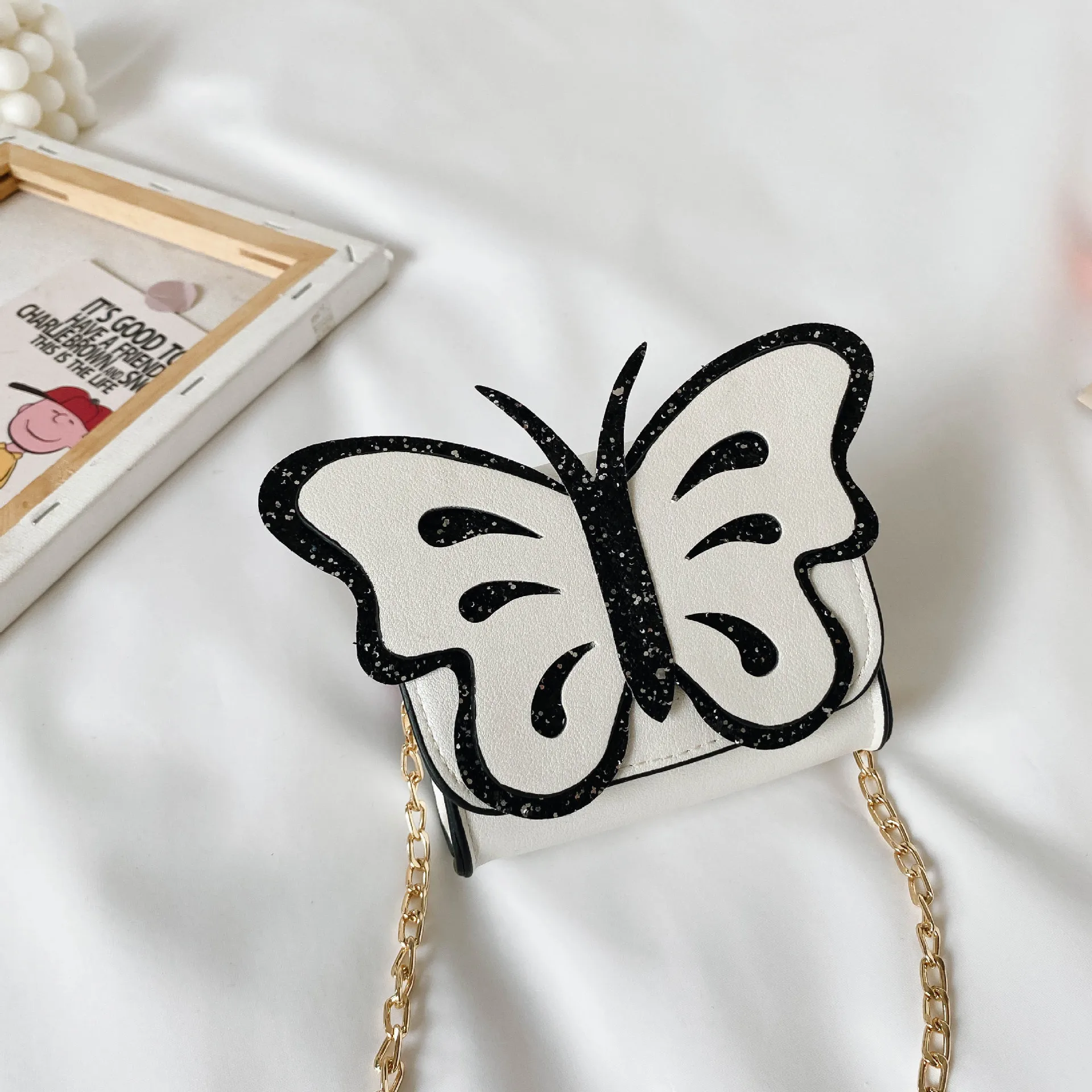 bolsa with butterfly design
