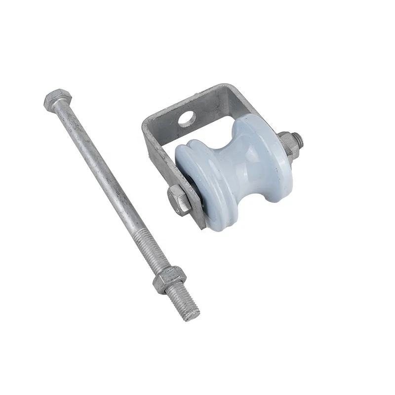 D Shackle Type Insulator Overhead Line Fittings Smooth Surface Steel Iron Bracket