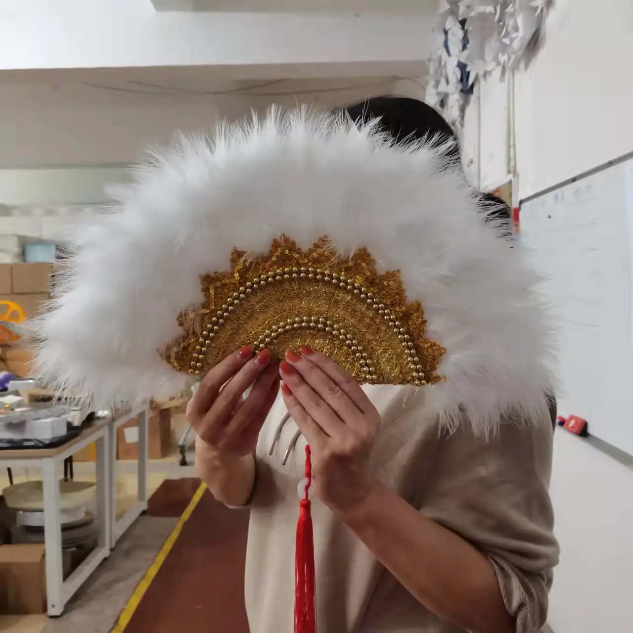 IE Cheap Custom African Traditional Weeding Turkey Large Feather Hand Fans Bride Decorations Bridal Fold Fans Feather