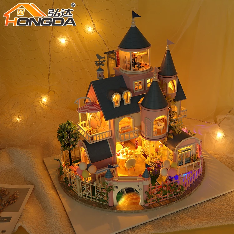 2021 New Design Creative Exquisite Doll House Wood for Young