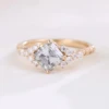 Anillo de moissanita blanca