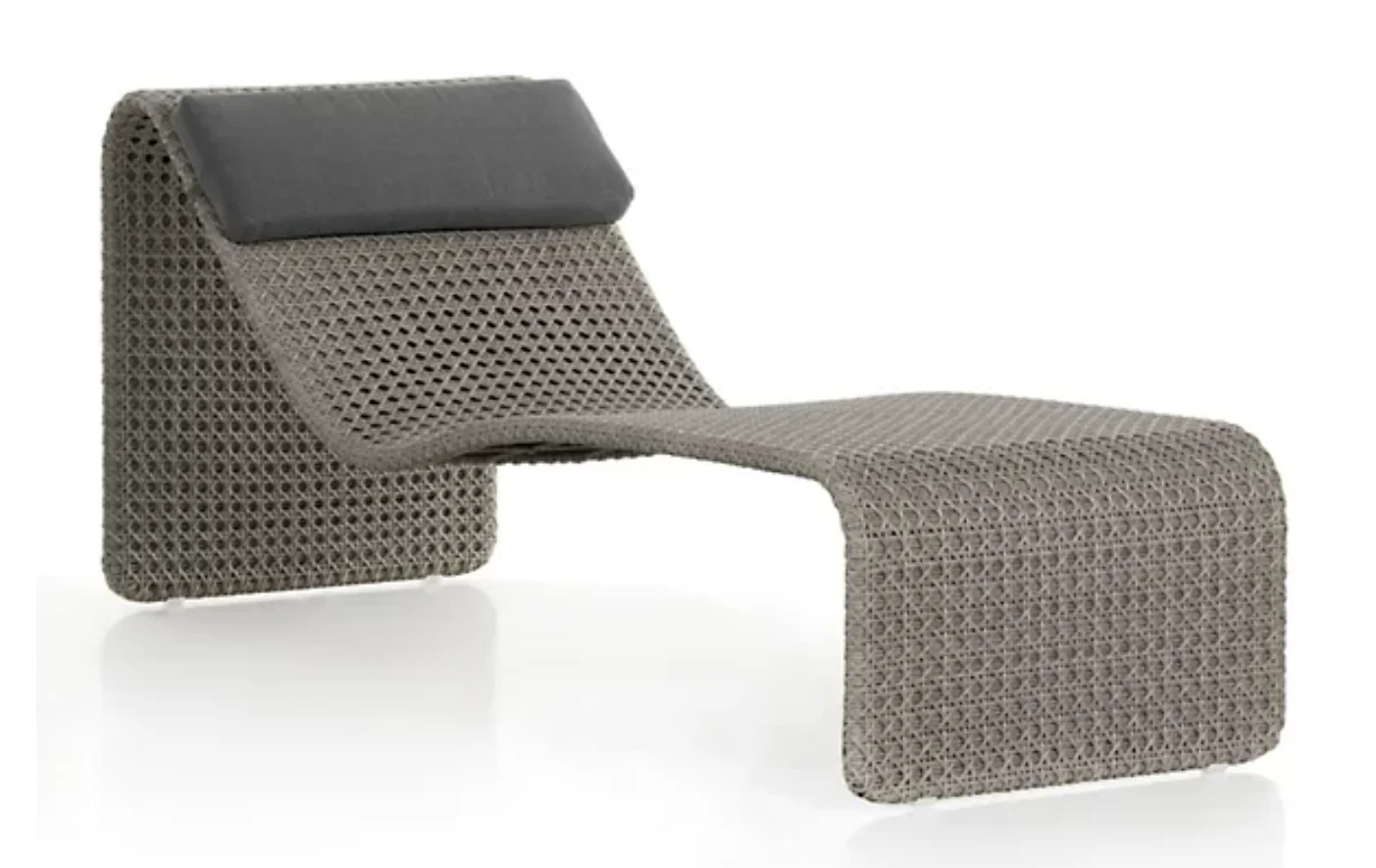Modern New Style Pool Side Lounger Beach Garden Hotel Wicker Sun Lounger
