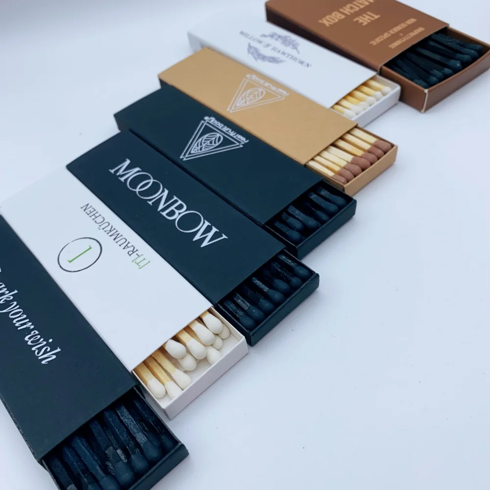 Персонализированные креативные спички могут быть настроены напечатанные логотипы шаблоны безопасности коробки соответствует всем черным цветам