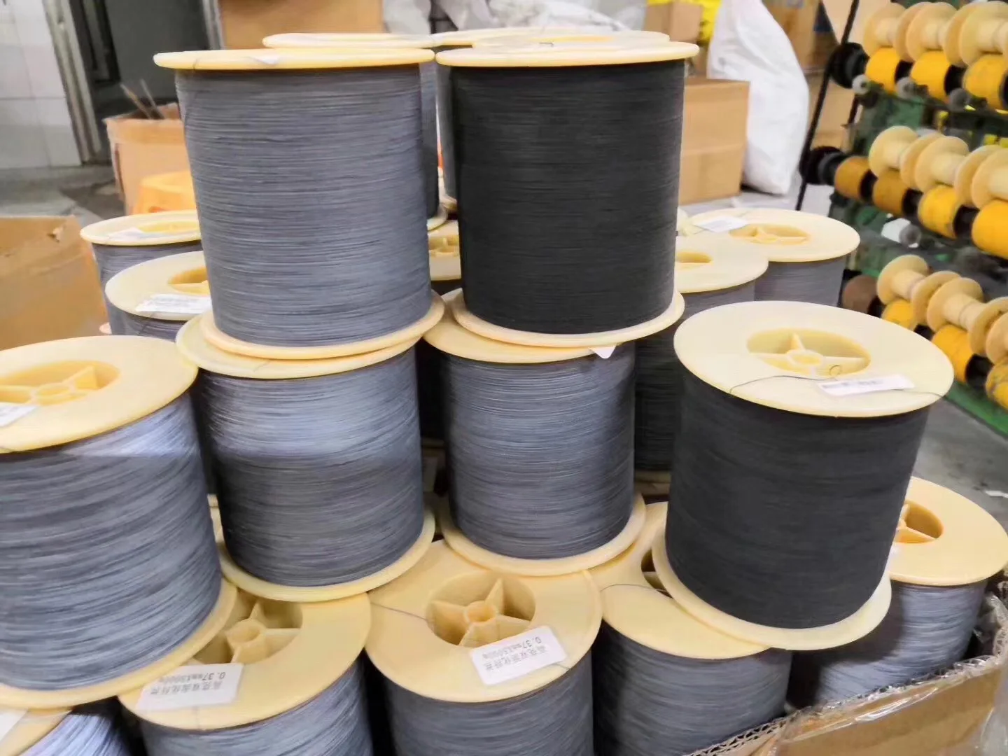 product-750-562.5 customized single double side reflective thread sliver rainbow reflective yarn