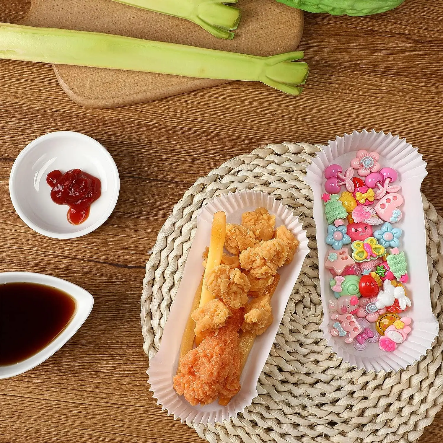 750 White Recyclable Fluted 8-Inch Hot Dog Tray Holders Wrappers Matt Lamination Sturdy Construction Stamp Printing for Food Use
