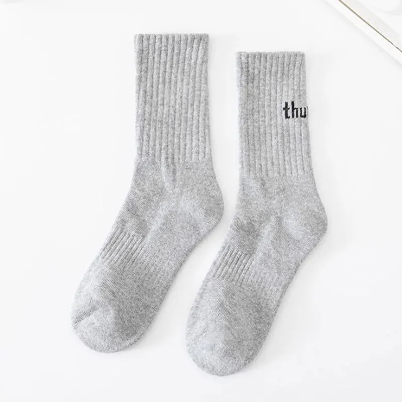 2023 высококачественные модные хлопковые спортивные носки с логотипом под заказ дешевые оптовые женские Чулочно-носочные изделия