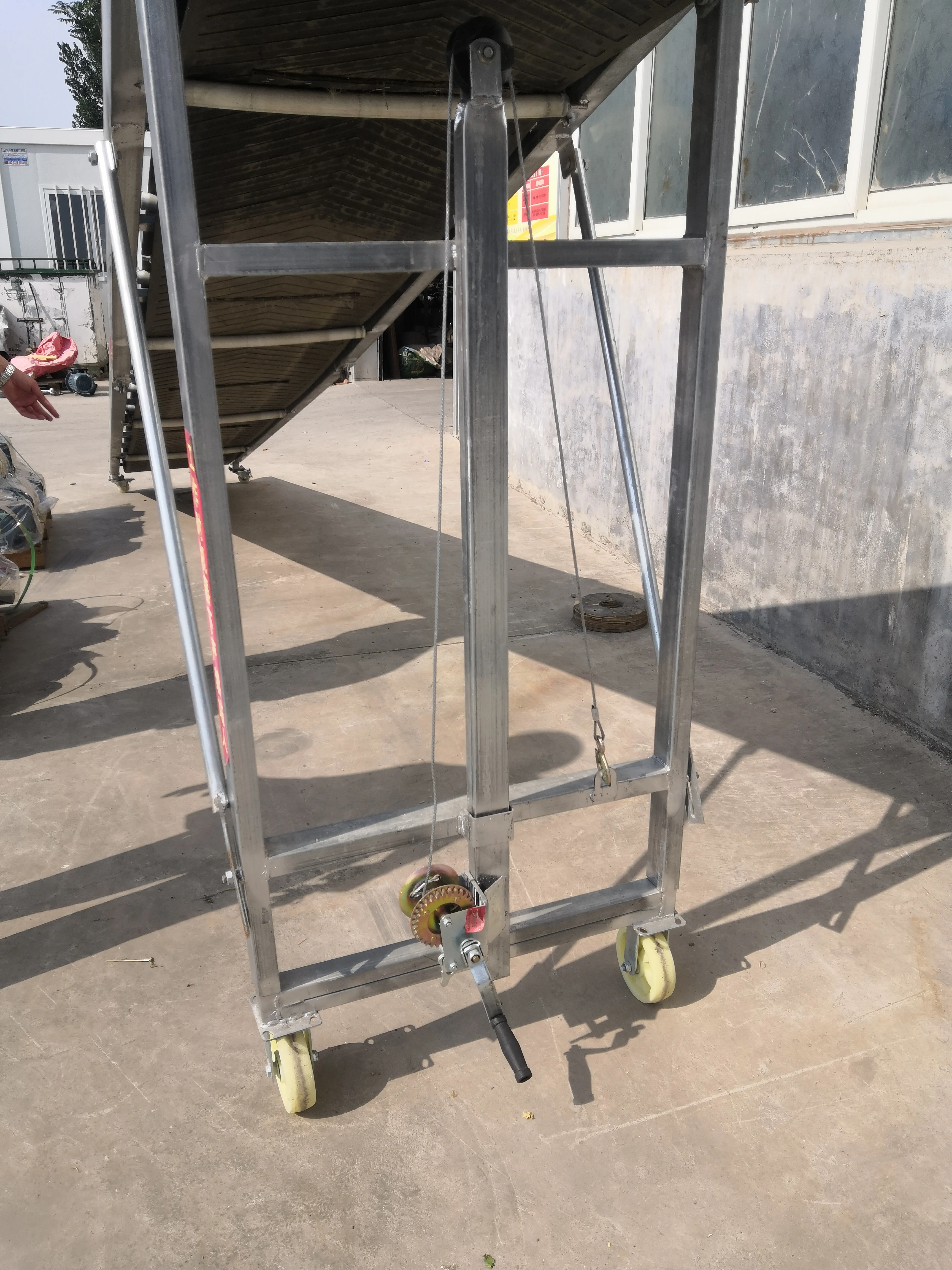 Foldable Small Conveyor Belt with Anti slip for Boxes Bags Grains Loading Conveyor Belt Machine