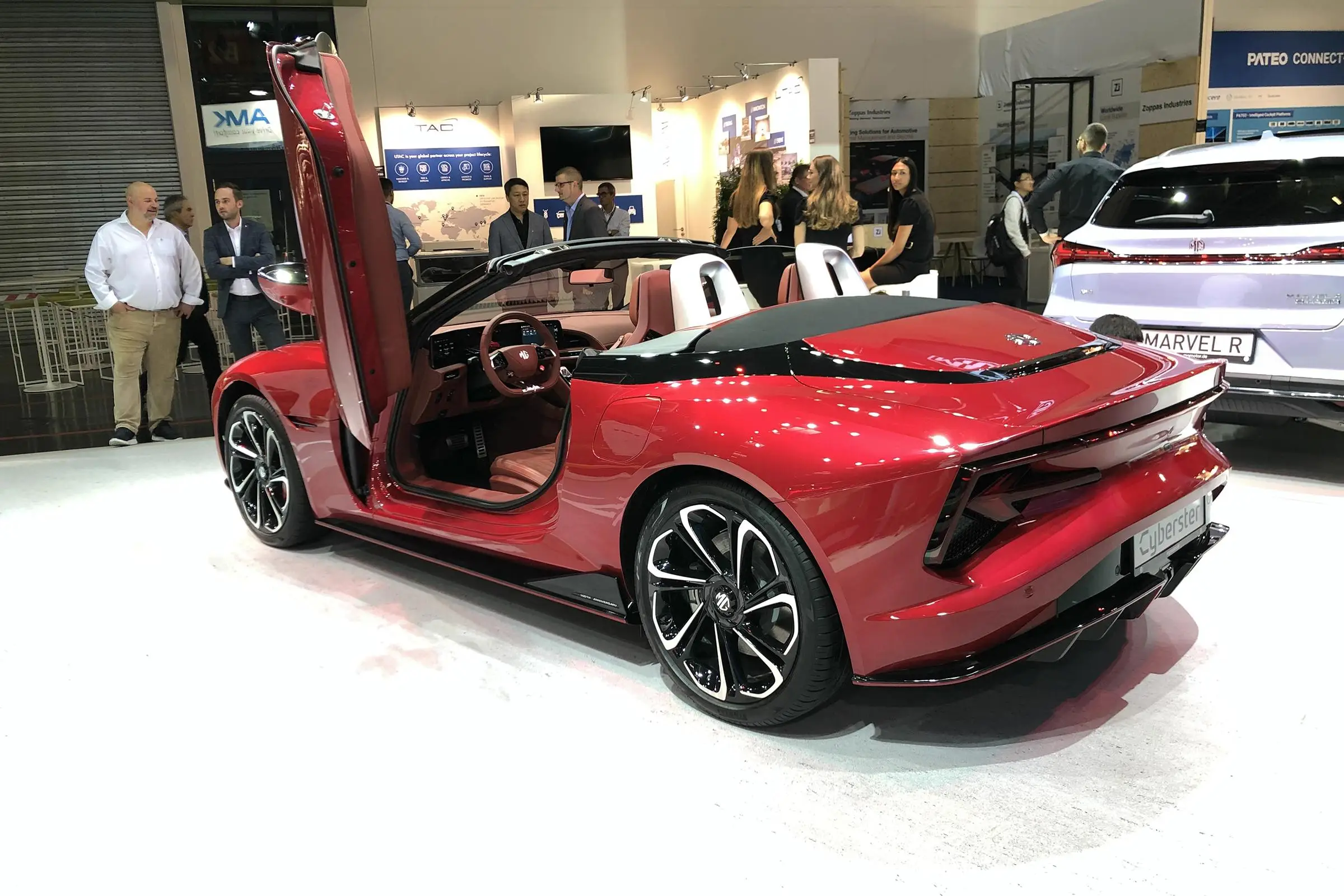 Mg Cyberster 2024 High Speed Sedan Roadster Racing Car 4wd Electric