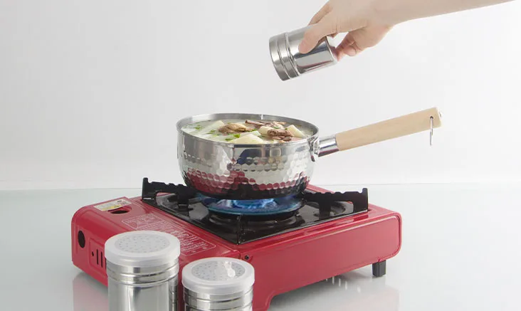 Customized Outdoor Stainless Steel Magnetic Seasoning Jar Metal Pepper Shaker for BBQ Rotisserie Seasoning Bottle details