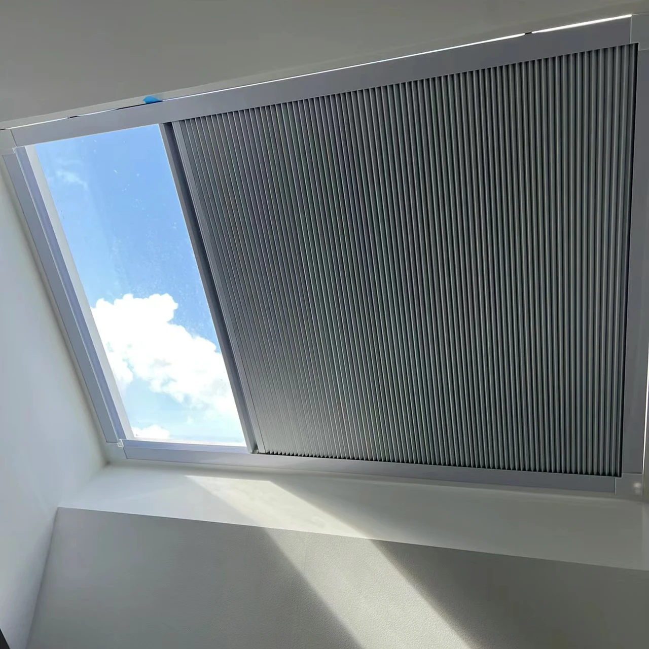 Full Blackout Manual Pattern Cellular Shades Cordless Honeycomb Blinds with Easy Technique Built-In Installation for Skylight