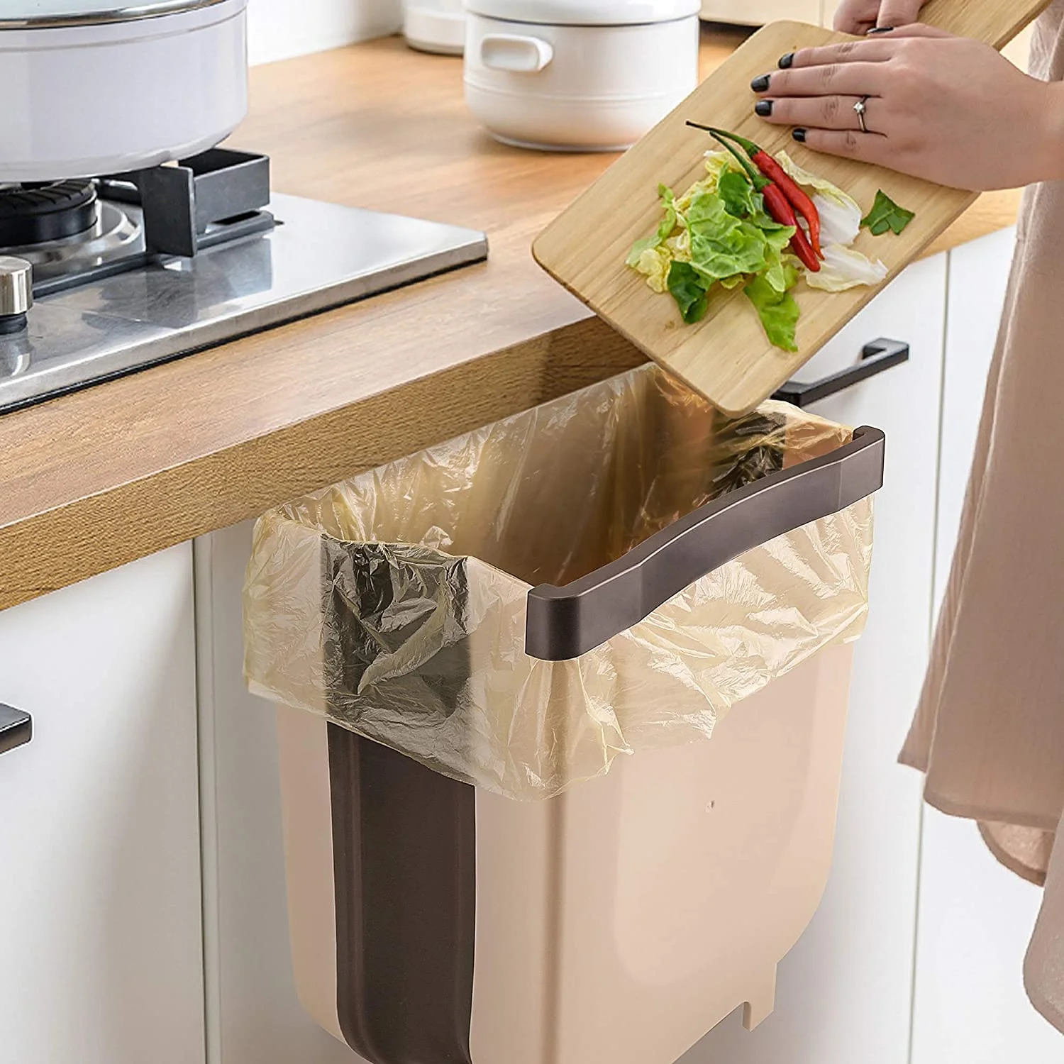 Pattumiera La spazzatura della cucina può appesa la cestino della spazzatura per la porta dell'armadio con il cestino della casa della famiglia Cestino della famiglia Piccoli sotto il lavandino della