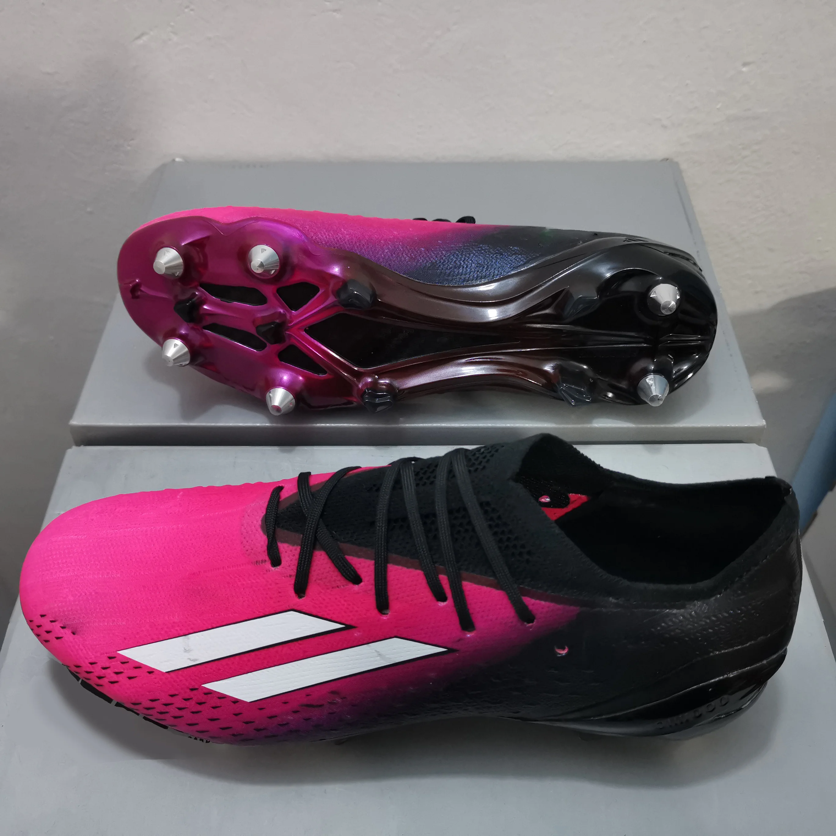 Factory Customize Men Cleats Football Boots High Top Soccer Boots