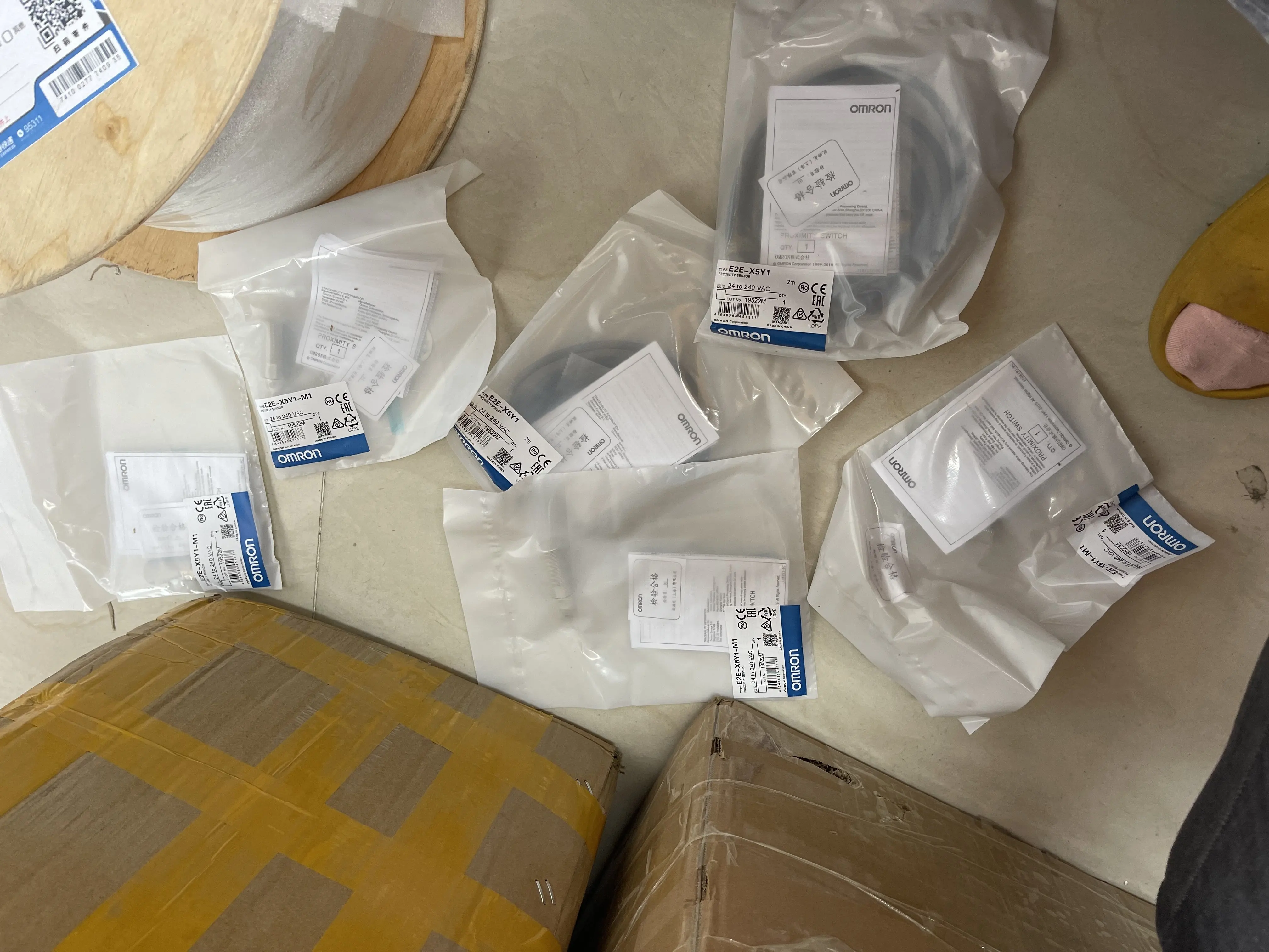 Omron Photoelectric Sensor E2E-X5Y1-M1