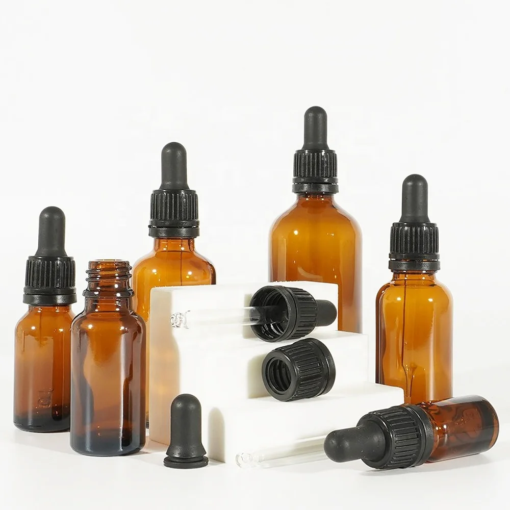 Lege amberkleurige fles van 10 ml met etherische oliefles en zwarte glazen druppelfles