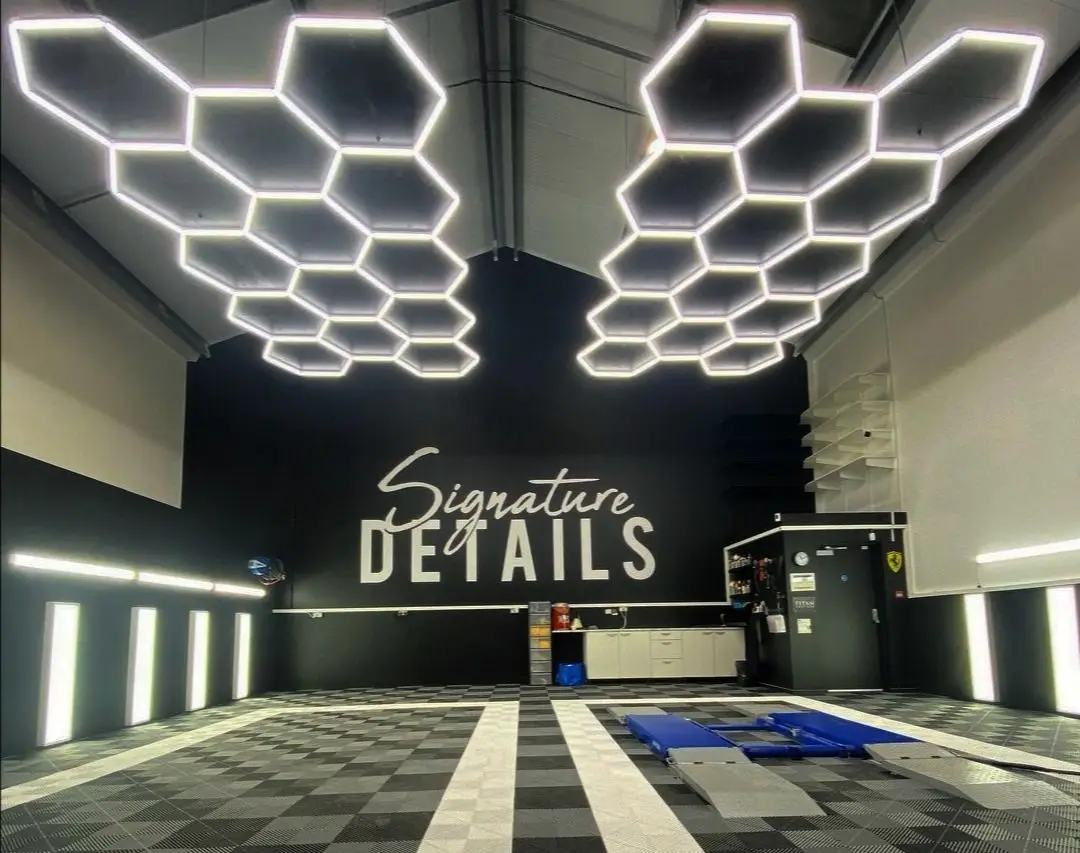 Motegear Plafonnier LED Garage Hexagonal - Luminaire Atelier 1 Hexagones, 48W 6500K Blanc Froid, Éclairage de Plafond Modulable pour Entrepôt, Salle de Sport et Sous-sol Motegear Plafonnier LED Garage Hexagonal - Luminaire Atelier 1 Hexagones, 48W 6500K Blanc Froid, Éclairage de Plafond Modulable pour Entrepôt, Salle de Sport et Sous-sol