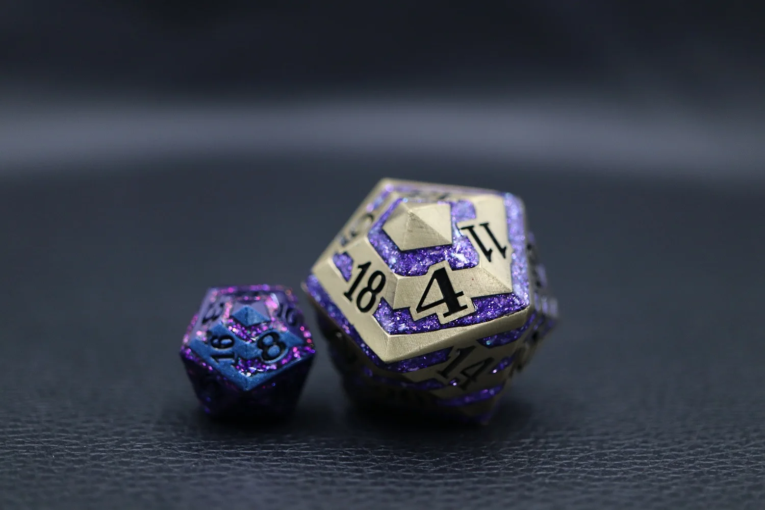 Custom Colorful 33mm Oversize D20 Zinc Alloy Metal Polyhedral Stripe