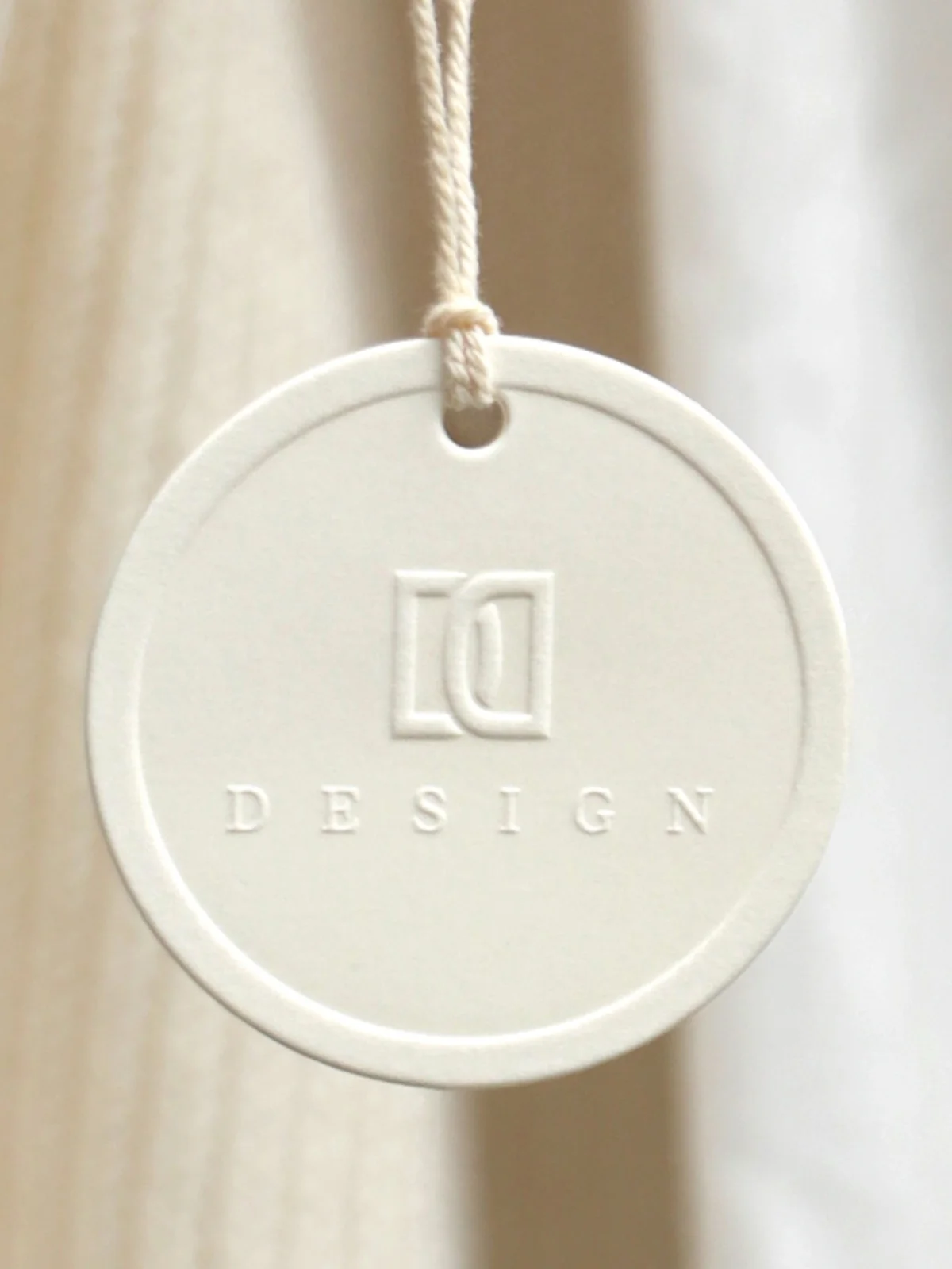 Custom Printed Recycled Paper Garment Hang Tag 3D Logo Clothing Tag in Round Shape for Eco-Friendly Use in Bags and Shoes