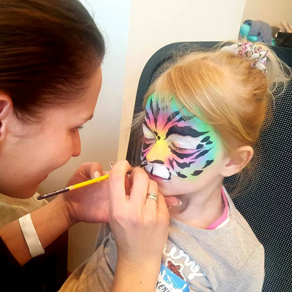 It's October, It's Halloween 🎃 又是最爱的万圣节月份， 这个月周末排满了万圣节主题的皮肤彩绘， 越画越爽越彩绘越开心❤️  ❤️全马跑透透， 承接各种大小活动，私人party，生日会，学校活动，义卖会，opening , 公司活动的, image size:1000x1000