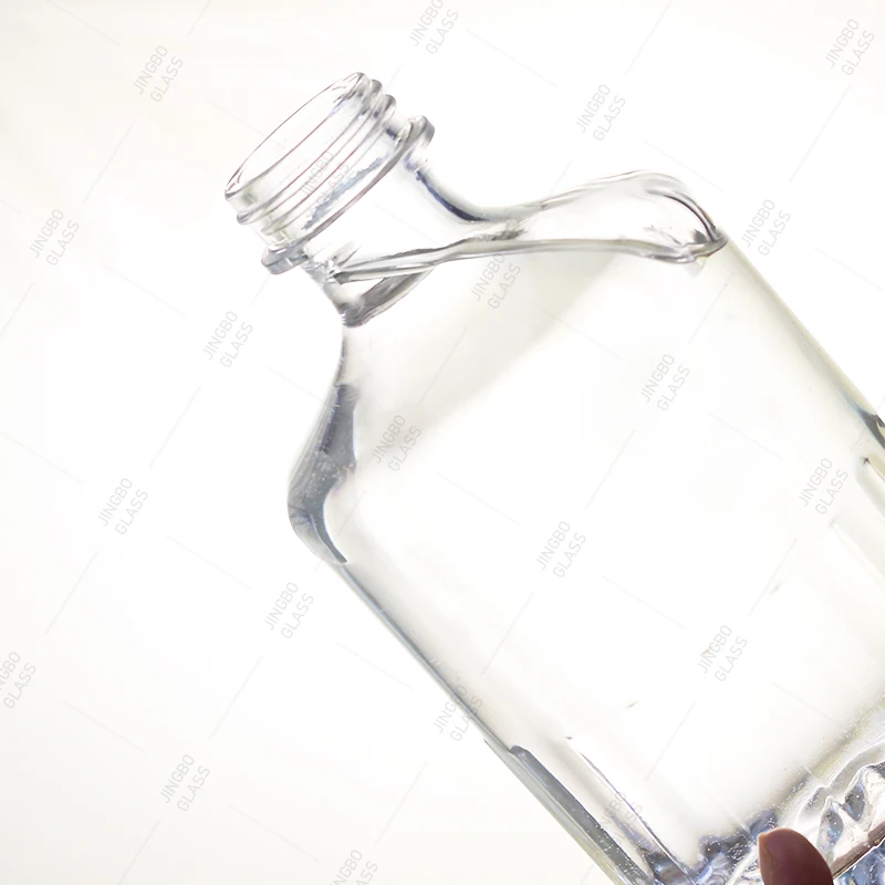 China Manufacturer 750ml Empty Glass Bottle for Whiskey
