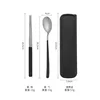 Set de dos piezas negro y plateado (cuchara + palillos + caja)