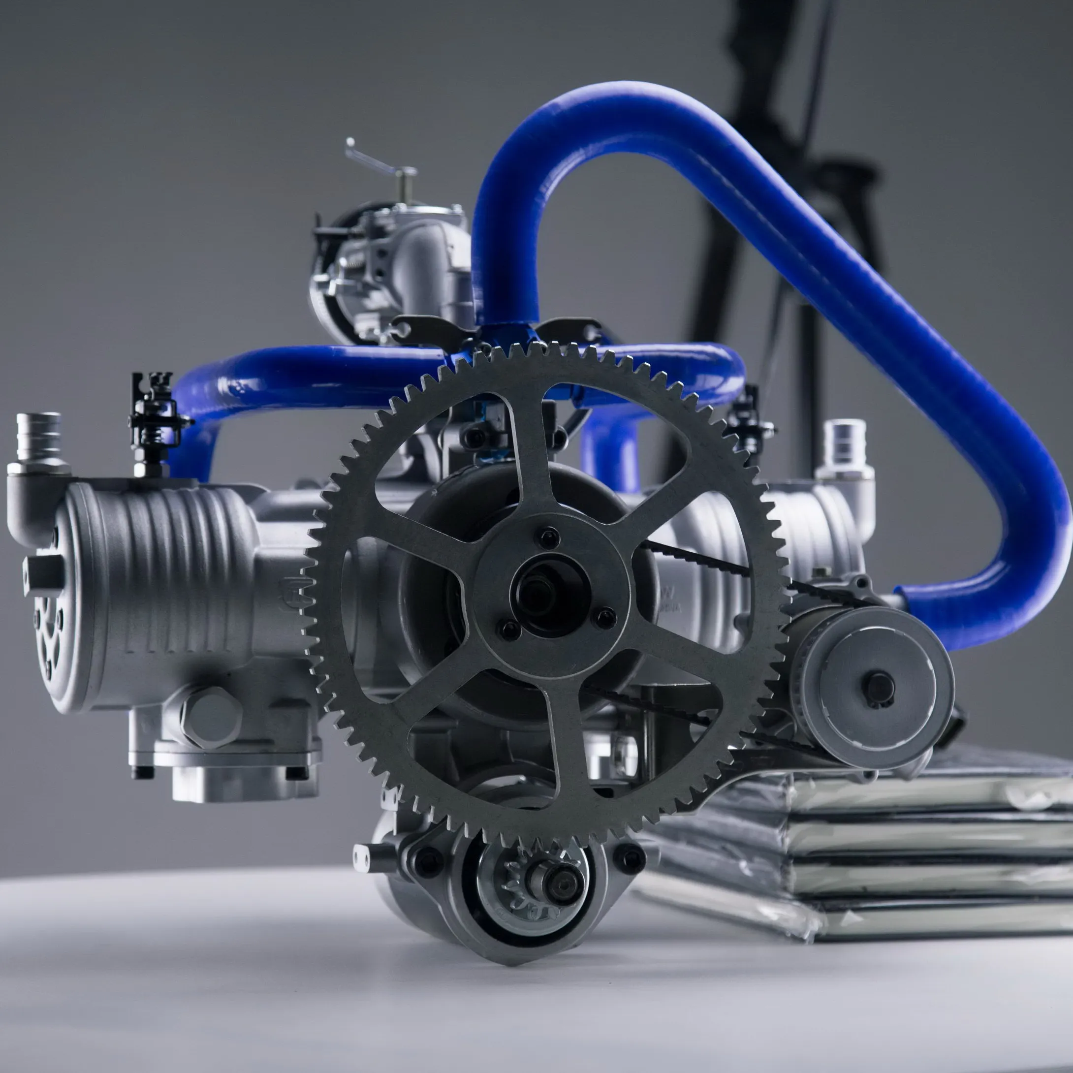 Двухцилиндровый Горизонтально оппозитный двухтактный бензиновый двигатель с жидкостным охлаждением Модель самолета 275cc