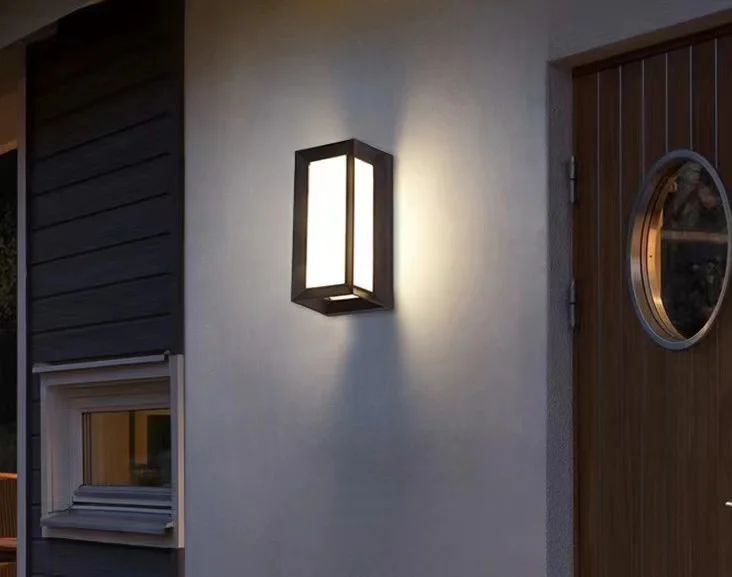 Modern Outdoor Indoor Wall Light Aluminum LED Square Wall Lamp Waterproof Garden Light 18W