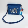 Dire "ciao" in blu navy