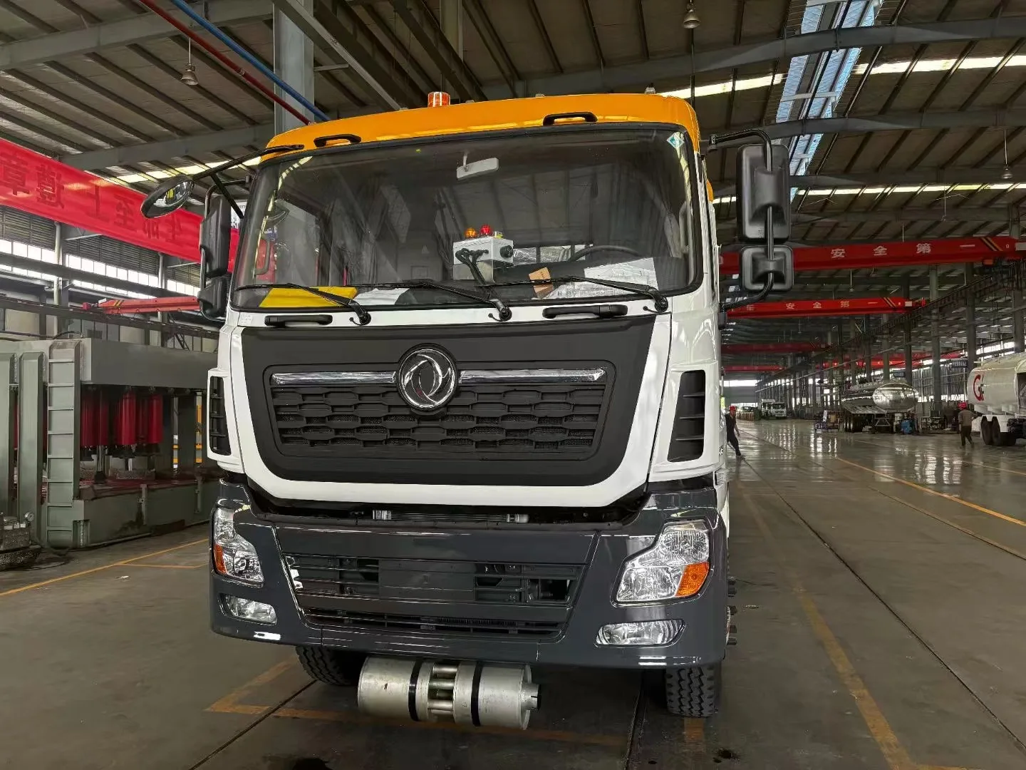 product dongfeng 8x4 340hp 12 wheel fuel tanker truck 25000 liters capacity new manual aviation refueling vehicles aircraft 4x2 4x4 6x6-2