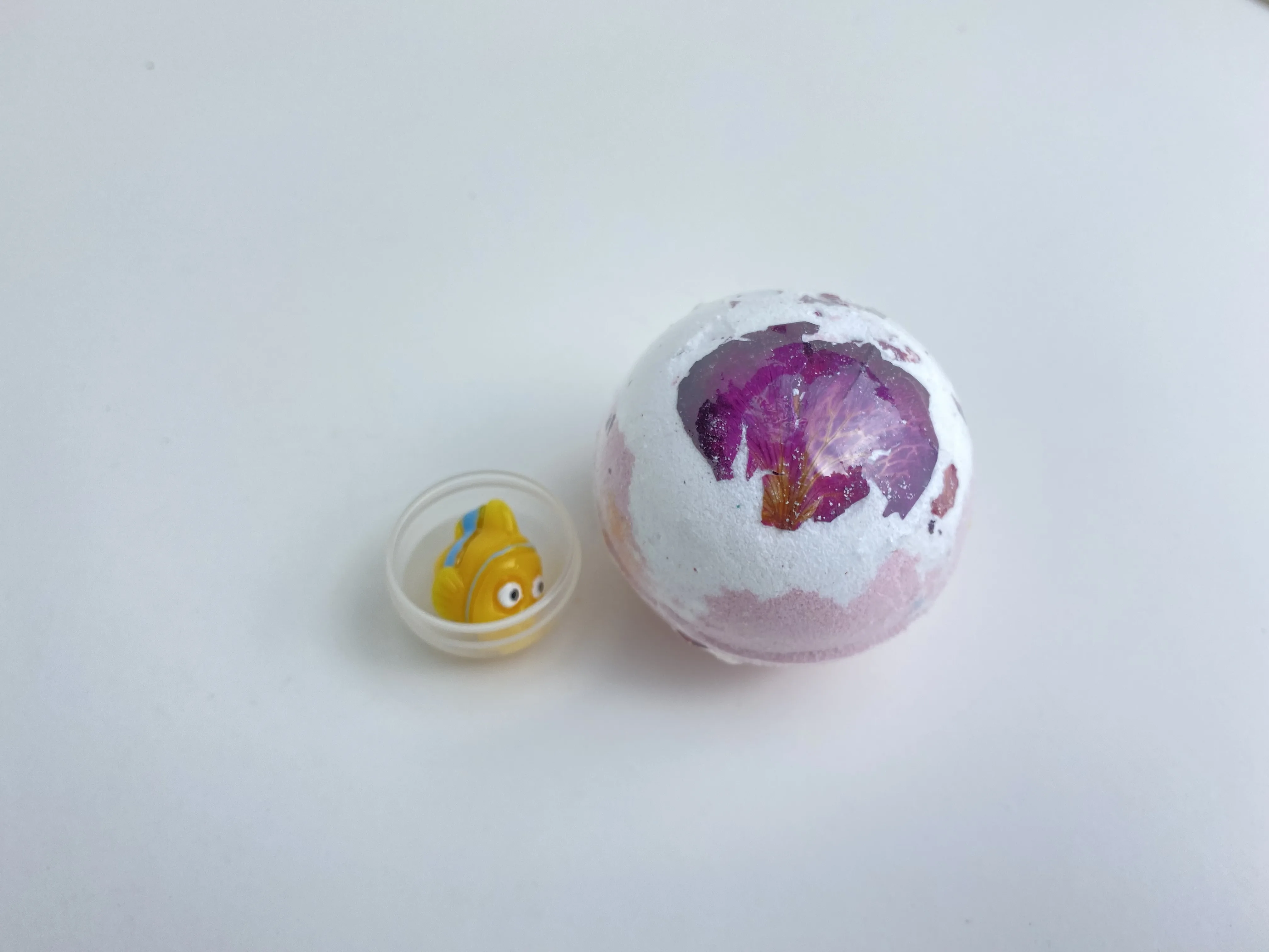 Wholesale skin care relaxation essential oil bath bomb set  lavender jewelry inside surprise cute unique fun vegan bath bombs