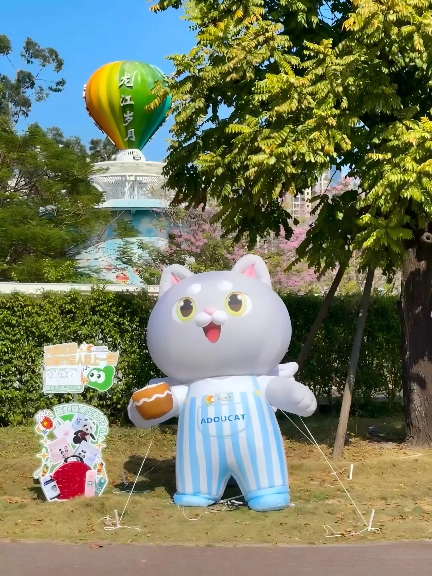 Customized Giant Inflatable Cartoon, Blow up Advertising Inflatable for Amusement Park & Commercial