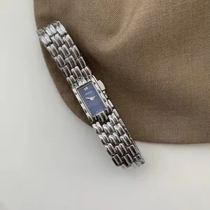 New Women's Retro Quartz Watch Small Vintage Gold Rectangle Case Elegant Vintage Light Luxury Lady Style