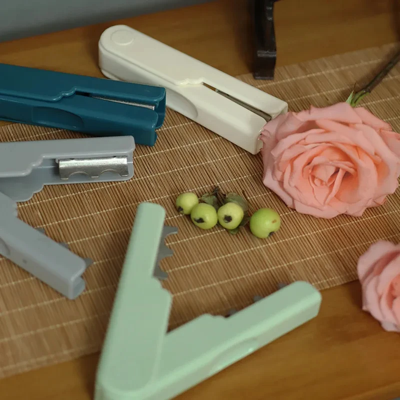 Rose Thorn Remover Tool - Portable Florist & Gardening Tool For Stripping Thorns & Leaves (Pink) - View #9