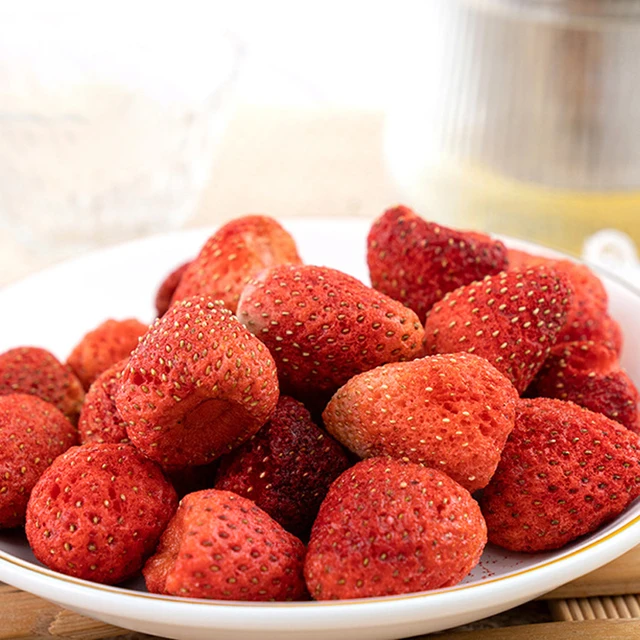 Hot sale bulk instant dried fruit casual snack whole low temperature dehydrated freeze-dried strawberry