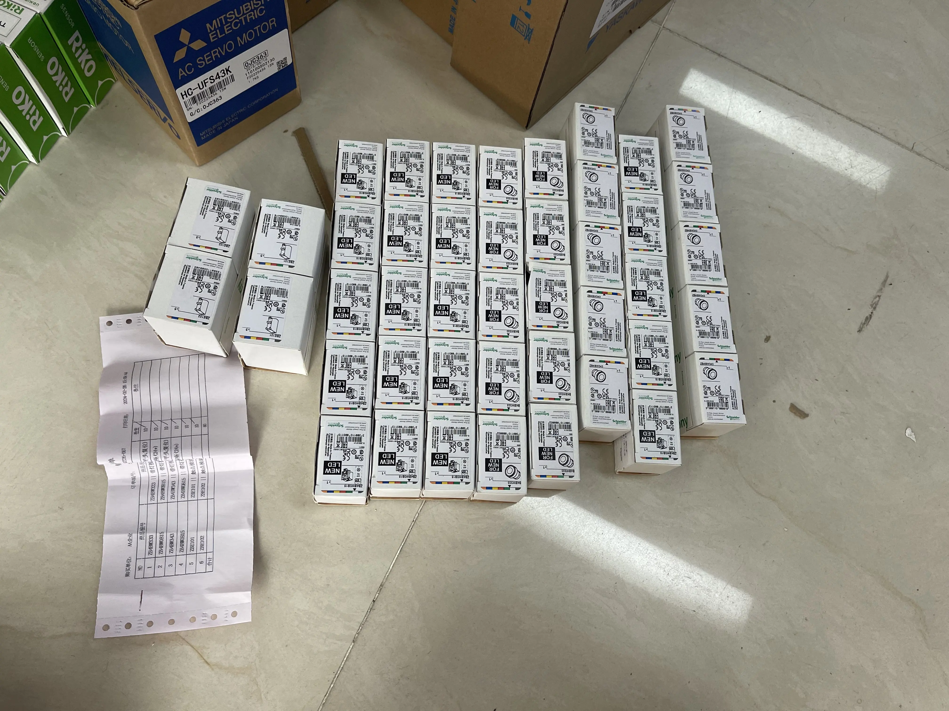 Schneider Contact Block ZB4BW0B15 Schneider Contact Block ZB4BW0B15