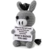 Peluche a forma di asinello grigio.