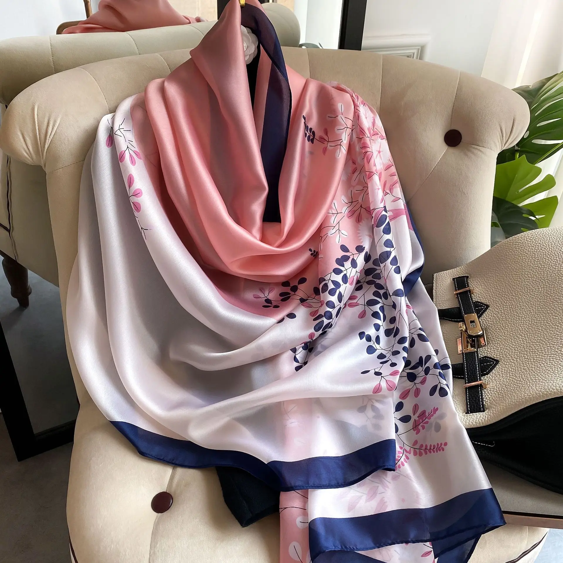 Wholesale Chain Pattern Latest Design 180 by 90 Silk Scarf